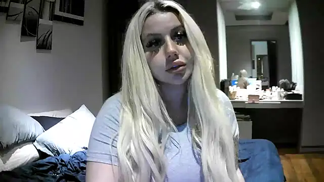 TiaDoll online show from October 10, 2025, 3:44 pm