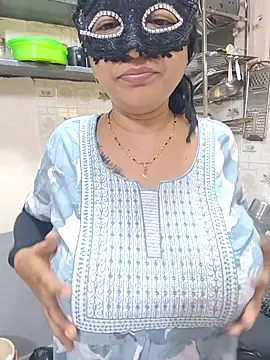 Snapshot of Queen_Nightt chatting on October 7, 2025, 3:14 am Queen Nightt online show from October 7, 2025, 3:14 am