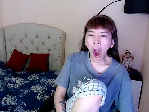 ShantalFoxxy  online show from May 26, 2026, 2:02 pm
