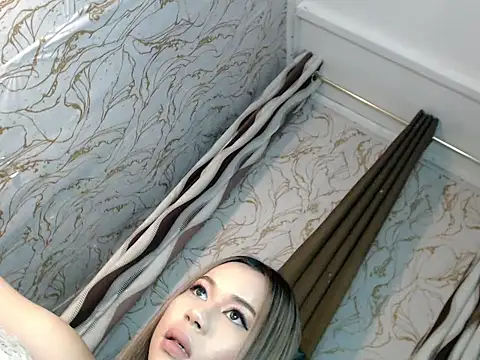 Snapshot of Honey_Swellens chatting on September 22, 2025, 5:48 pm Honey Swellens online show from September 22, 2025, 5:48 pm