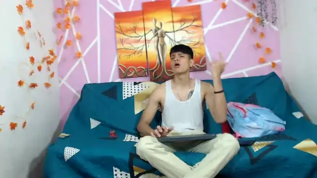 Snapshot of lau_and_boys18 chatting on October 9, 2025, 1:20 pm lau and boys18 online show from October 9, 2025, 1:20 pm