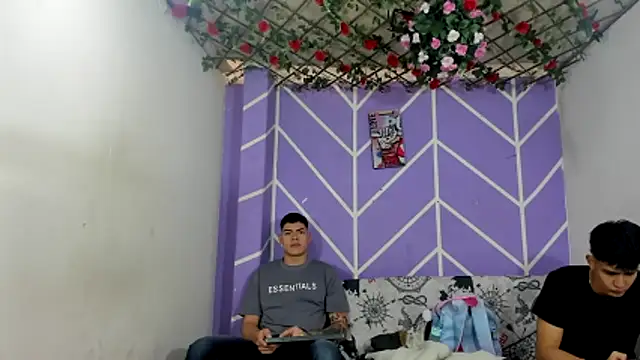 Snapshot of lau_and_boys18 chatting on November 14, 2025, 1:10 pm lau and boys18 online show from November 14, 2025, 1:10 pm