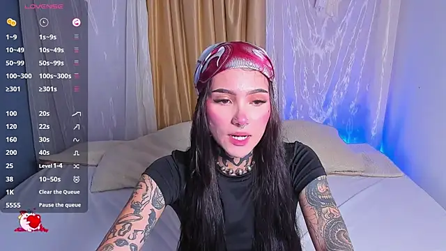 Snapshot of sara_queen10 chatting on October 13, 2025, 7:03 pm sara queen10 online show from October 13, 2025, 7:03 pm