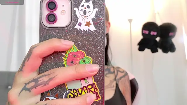 Snapshot of sara_queen10 chatting on February 18, 2026, 5:53 pm sara queen10 online show from February 18, 2026, 5:53 pm