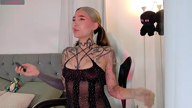 Snapshot of sara_queen10 chatting on February 20, 2026, 7:25 pm sara queen10 online show from February 20, 2026, 7:25 pm