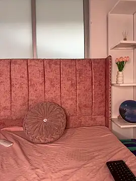 salomecute21 online show from February 6, 2026, 11:35 am