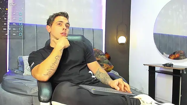 Liam walk  online show from September 8, 2025, 9:03 pm