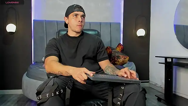 Liam walk  online show from September 12, 2025, 8:09 pm