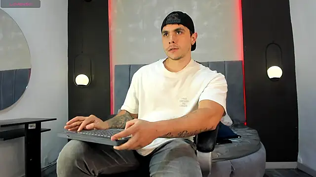 Liam walk  online show from September 23, 2025, 10:02 pm