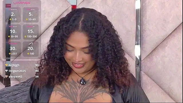 Cristal-Jonnes online show from April 17, 2026, 4:04 am