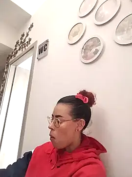 Pamelamiler   online show from April 13, 2026, 10:59 pm