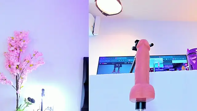 Snapshot of maily_zanss chatting on December 4, 2025, 7:33 pm maily zanss online show from December 4, 2025, 7:33 pm