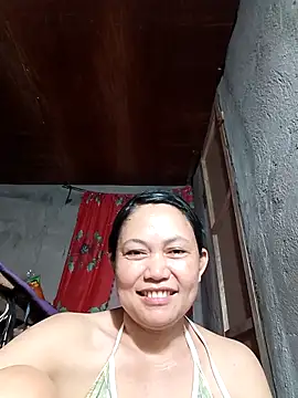 Snapshot of Everleigh_mom chatting on November 1, 2025, 8:16 am Everleigh mom online show from November 1, 2025, 8:16 am