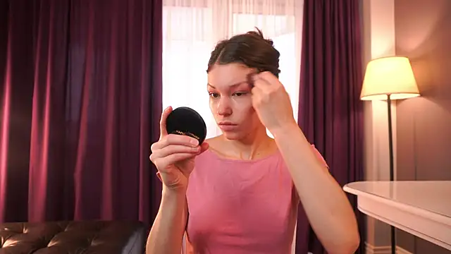 Snapshot of ElwynaBrickell chatting on October 20, 2025, 4:13 am ElwynaBrickell online show from October 20, 2025, 4:13 am