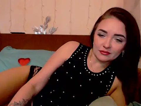 Veronica-Luxs online show from February 6, 2026, 8:07 am