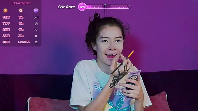 Snapshot of RavennMoonn chatting on September 17, 2025, 7:59 pm RavennMoonn online show from September 17, 2025, 7:59 pm