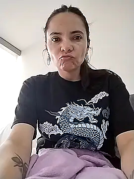 Cami Konor online show from November 25, 2025, 8:09 pm