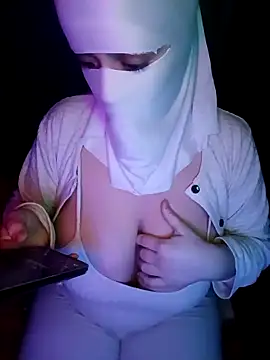 Lamia Queen  online show from December 18, 2025, 11:22 pm