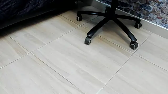 ALYANNA HOT  online show from December 4, 2025, 11:41 am