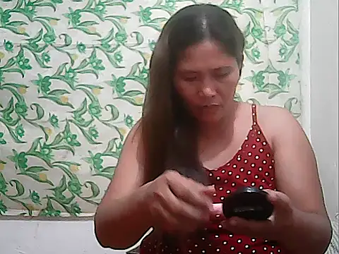 Snapshot of Juicy_69xx chatting on January 16, 2026, 2:15 am Juicy 69xx online show from January 16, 2026, 2:15 am