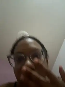 Snapshot of Valen1800 chatting on September 13, 2025, 1:27 am Valen1800 online show from September 13, 2025, 1:27 am