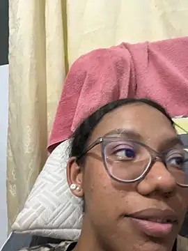 Snapshot of Valen1800 chatting on September 15, 2025, 12:54 am Valen1800 online show from September 15, 2025, 12:54 am