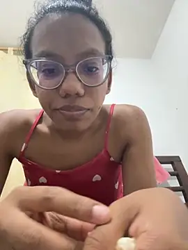 Snapshot of Valen1800 chatting on September 19, 2025, 12:45 am Valen1800 online show from September 19, 2025, 12:45 am