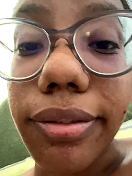 Snapshot of Valen1800 chatting on September 28, 2025, 7:41 pm Valen1800 online show from September 28, 2025, 7:41 pm