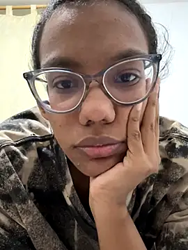 Snapshot of Valen1800 chatting on October 14, 2025, 1:17 am Valen1800 online show from October 14, 2025, 1:17 am