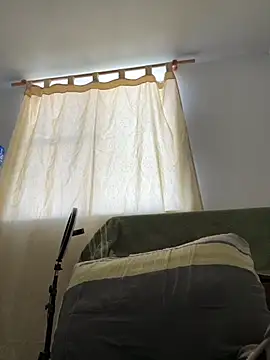 Snapshot of Valen1800 chatting on October 15, 2025, 7:03 pm Valen1800 online show from October 15, 2025, 7:03 pm