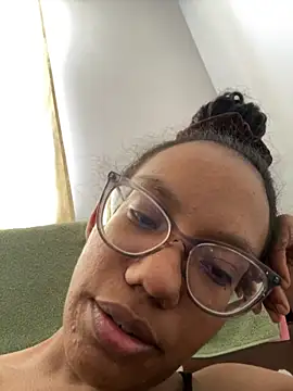 Snapshot of Valen1800 chatting on October 16, 2025, 6:42 pm Valen1800 online show from October 16, 2025, 6:42 pm