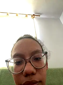 Snapshot of Valen1800 chatting on October 17, 2025, 7:16 pm Valen1800 online show from October 17, 2025, 7:16 pm