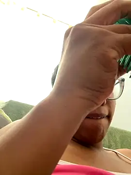 Snapshot of Valen1800 chatting on October 28, 2025, 7:16 pm Valen1800 online show from October 28, 2025, 7:16 pm