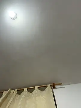 Snapshot of Valen1800 chatting on November 9, 2025, 12:42 am Valen1800 online show from November 9, 2025, 12:42 am