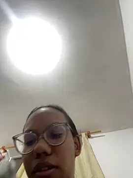 Snapshot of Valen1800 chatting on November 20, 2025, 12:55 am Valen1800 online show from November 20, 2025, 12:55 am