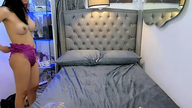 Snapshot of Claudia_empress chatting on September 12, 2025, 5:02 pm Claudia empress online show from September 12, 2025, 5:02 pm