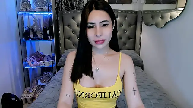 Snapshot of Claudia_empress chatting on October 13, 2025, 8:20 pm Claudia empress online show from October 13, 2025, 8:20 pm