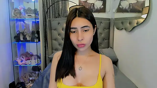 Snapshot of Claudia_empress chatting on October 20, 2025, 8:20 pm Claudia empress online show from October 20, 2025, 8:20 pm