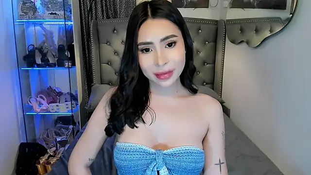 Snapshot of Claudia_empress chatting on October 22, 2025, 6:40 pm Claudia empress online show from October 22, 2025, 6:40 pm