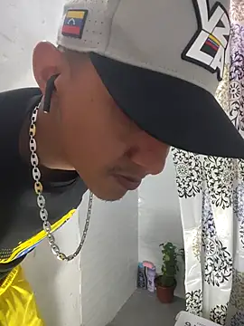 skinny23cm online show from March 18, 2026, 7:28 pm