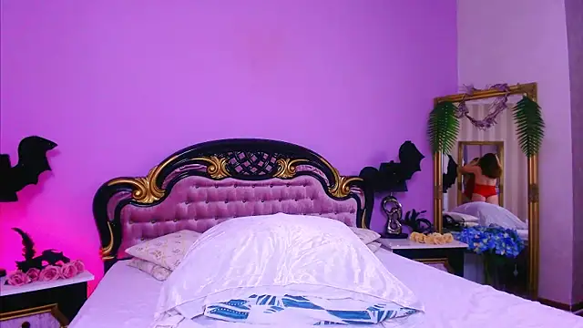 Snapshot of BellaHex chatting on October 17, 2025, 5:26 pm BellaHex online show from October 17, 2025, 5:26 pm