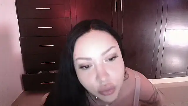 Snapshot of DreamGirl18 chatting on October 29, 2025, 4:04 am DreamGirl18 online show from October 29, 2025, 4:04 am