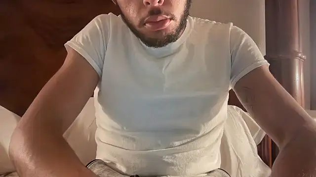 Snapshot of DERTYLAY chatting on February 12, 2026, 2:06 am DERTYLAY online show from February 12, 2026, 2:06 am