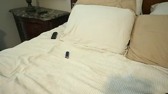 Snapshot of DERTYLAY chatting on February 23, 2026, 9:01 pm DERTYLAY online show from February 23, 2026, 9:01 pm