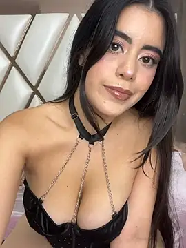 CoralineRusso1 online show from July 8, 2026, 10:09 am