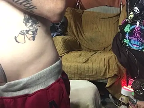 imglorious1010 online show from March 6, 2026, 4:25 pm