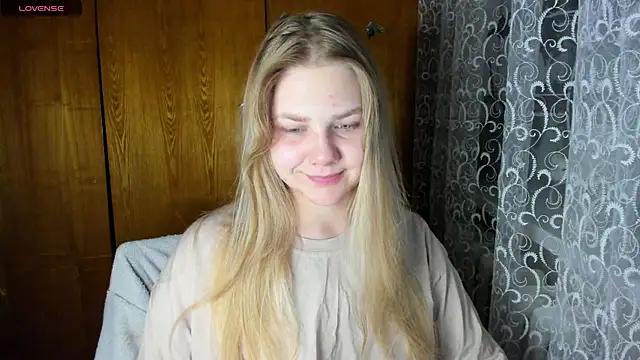 Snapshot of AlinaMors chatting on November 9, 2025, 8:40 pm AlinaMors online show from November 9, 2025, 8:40 pm