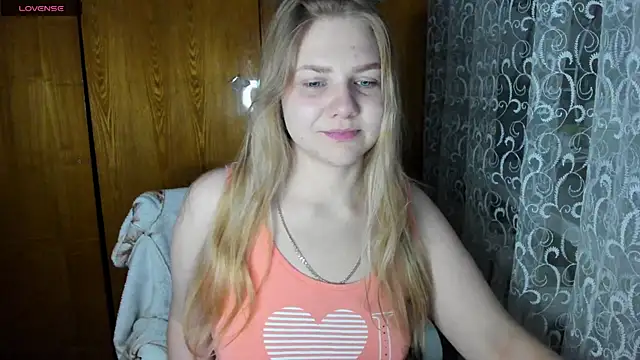 Snapshot of AlinaMors chatting on November 10, 2025, 9:47 pm AlinaMors online show from November 10, 2025, 9:47 pm