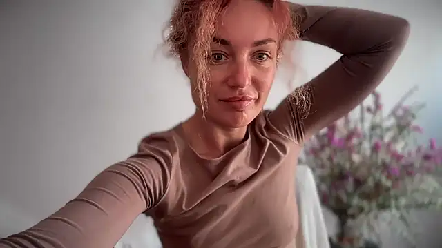 Reddgiirl online show from October 10, 2025, 9:08 am