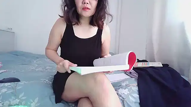 Snapshot of sakuradelreina chatting on November 3, 2025, 7:31 am sakuradelreina online show from November 3, 2025, 7:31 am